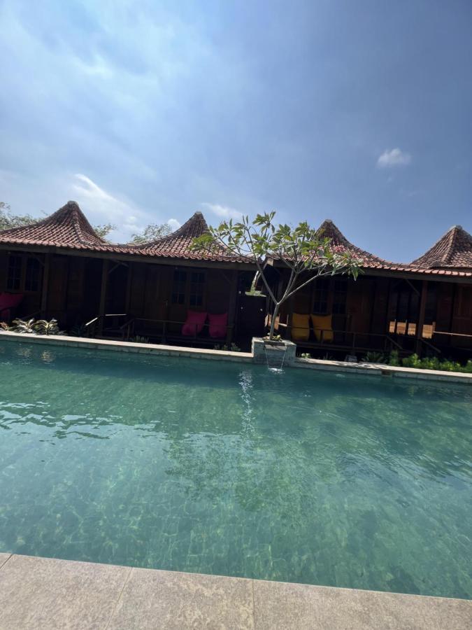 Point Of View Hotel & Resort Majalengka Bagian luar foto